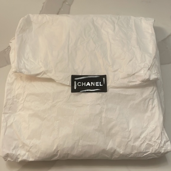 CHANEL BEANIE - Picture 5 of 6